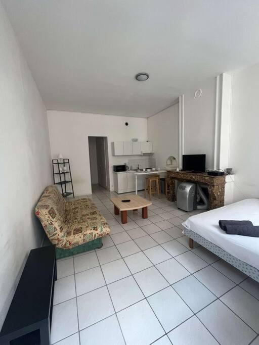 Apartament Le Monnai Nîmes Zewnętrze zdjęcie